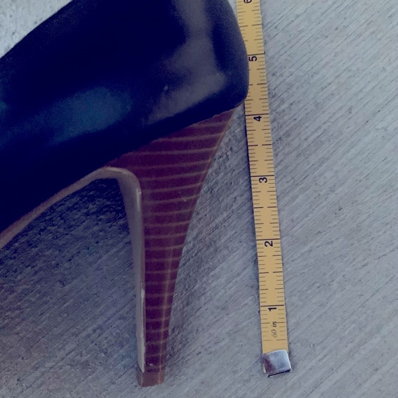 High Heel Pumps - Picture 2 of 8